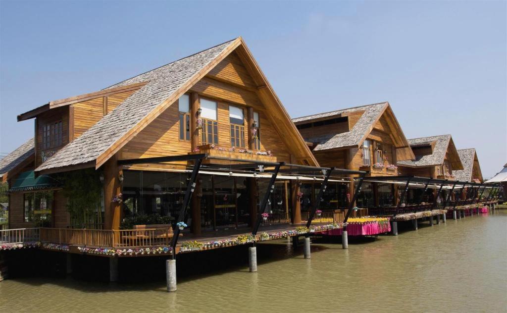 Sea Falcon On The Water Na Chom Thian Exterior photo